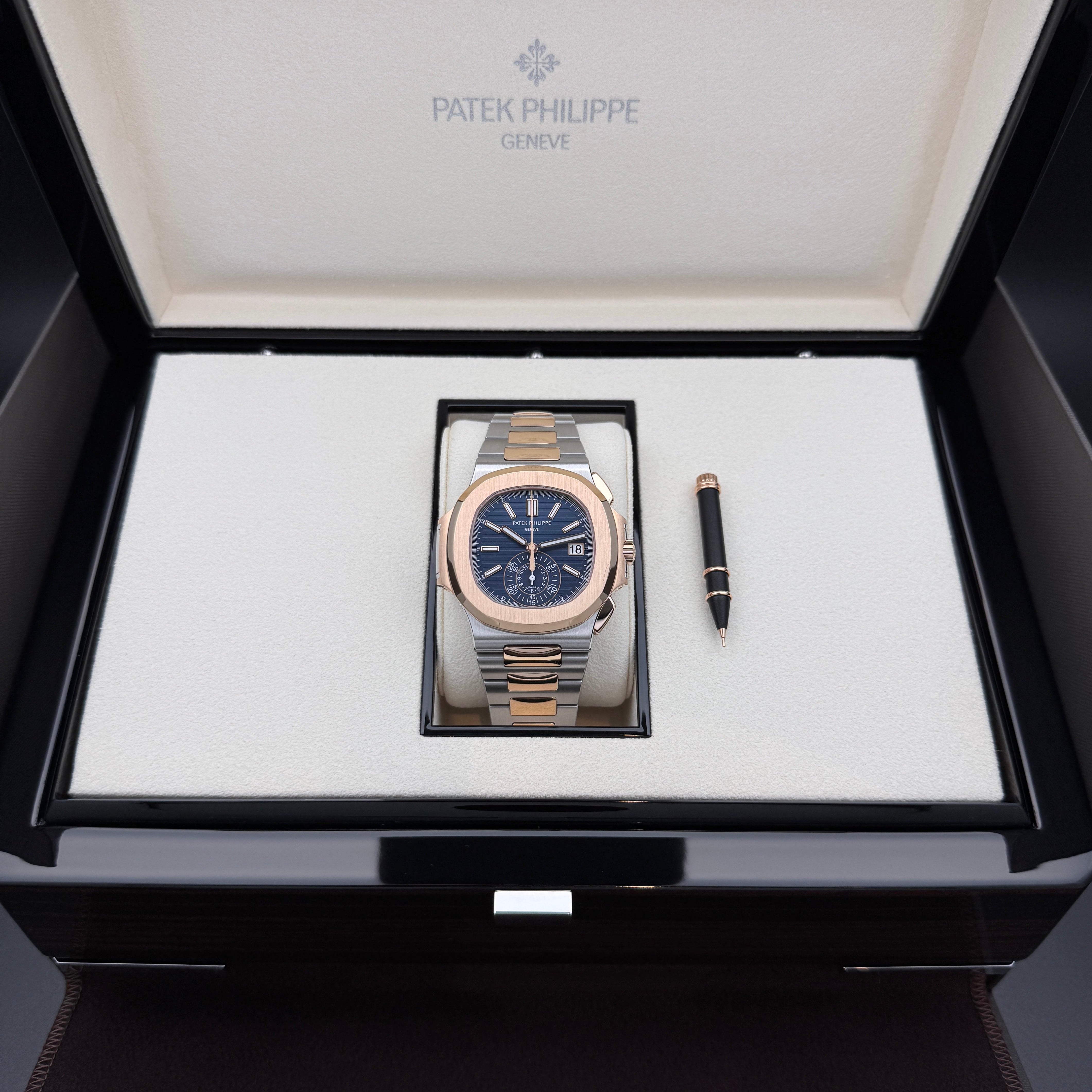 Patek Philippe Nautilus Chronograph Gold/Stahl Blaues Zifferblatt