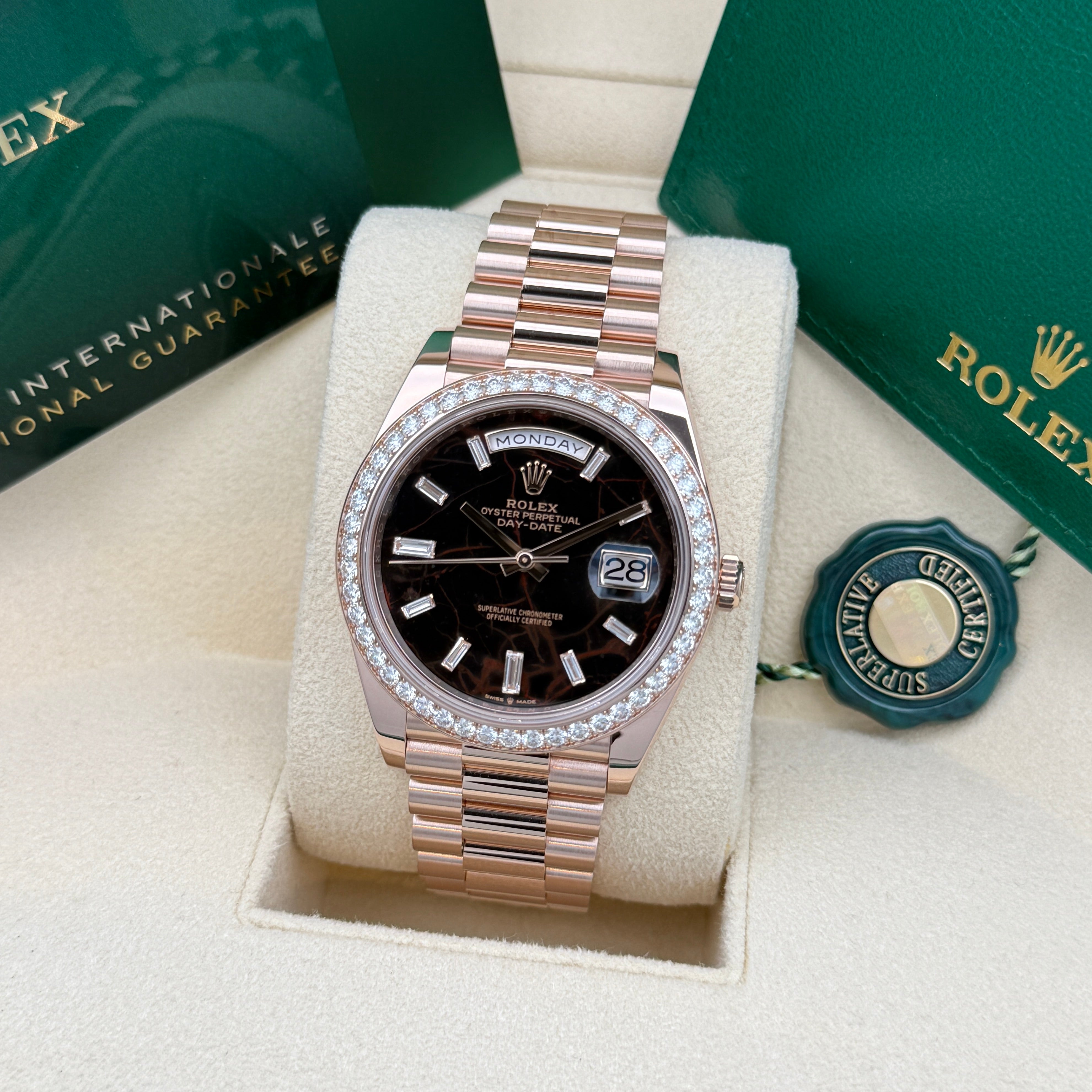 Rolex Day-Date 40mm Rosegold Eisenkiesel Zifferblatt